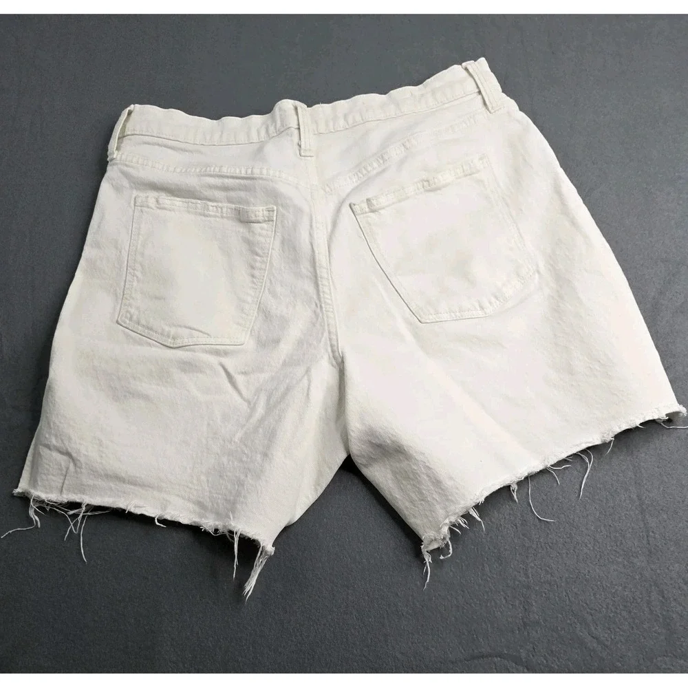 Universal Thread Women's Vintage Bermuda Jean Shorts Size 14 White EUC raw Hem - Picture 4 of 11